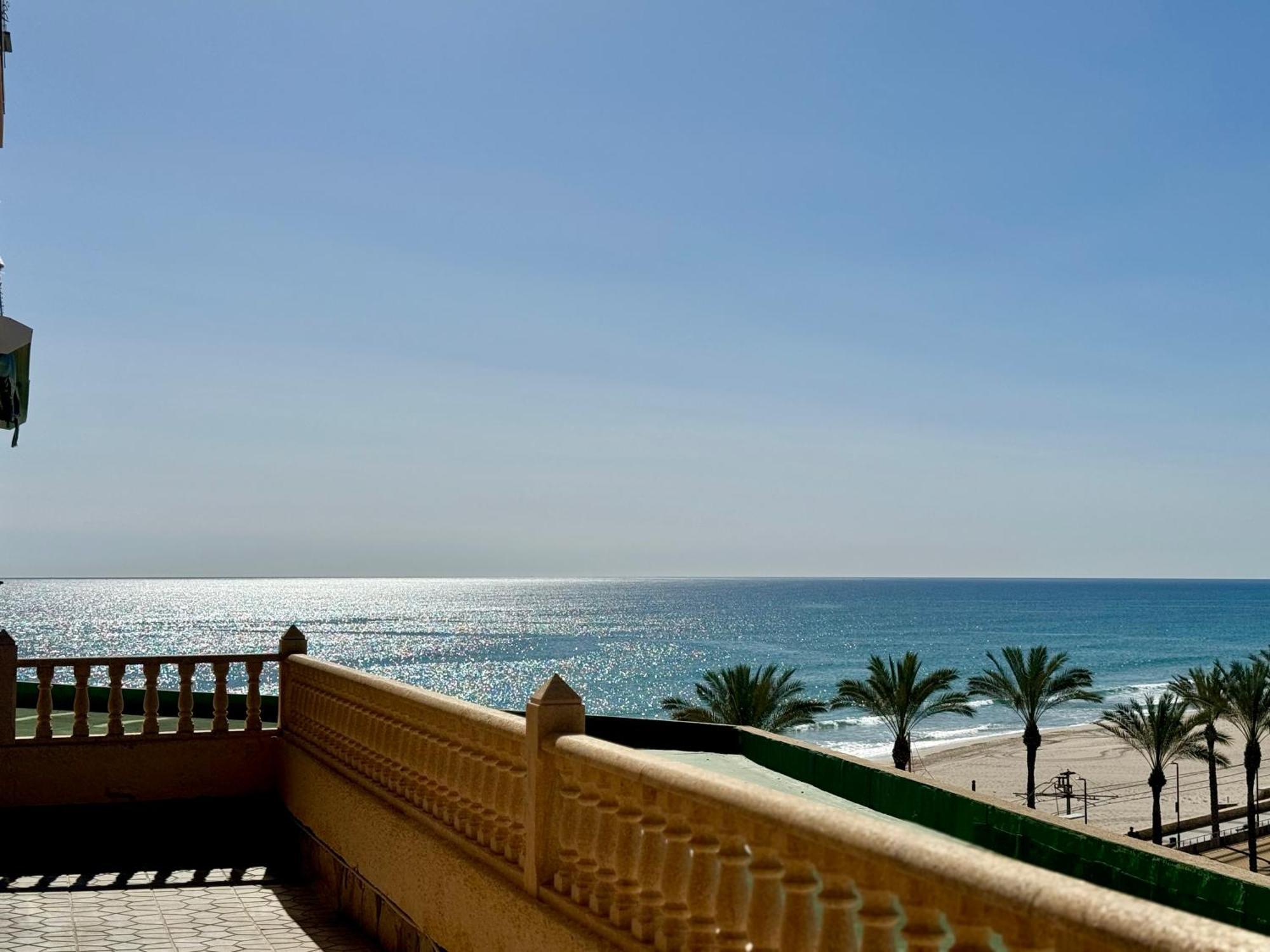 Vistas Al Mar, Piscina Y Playa